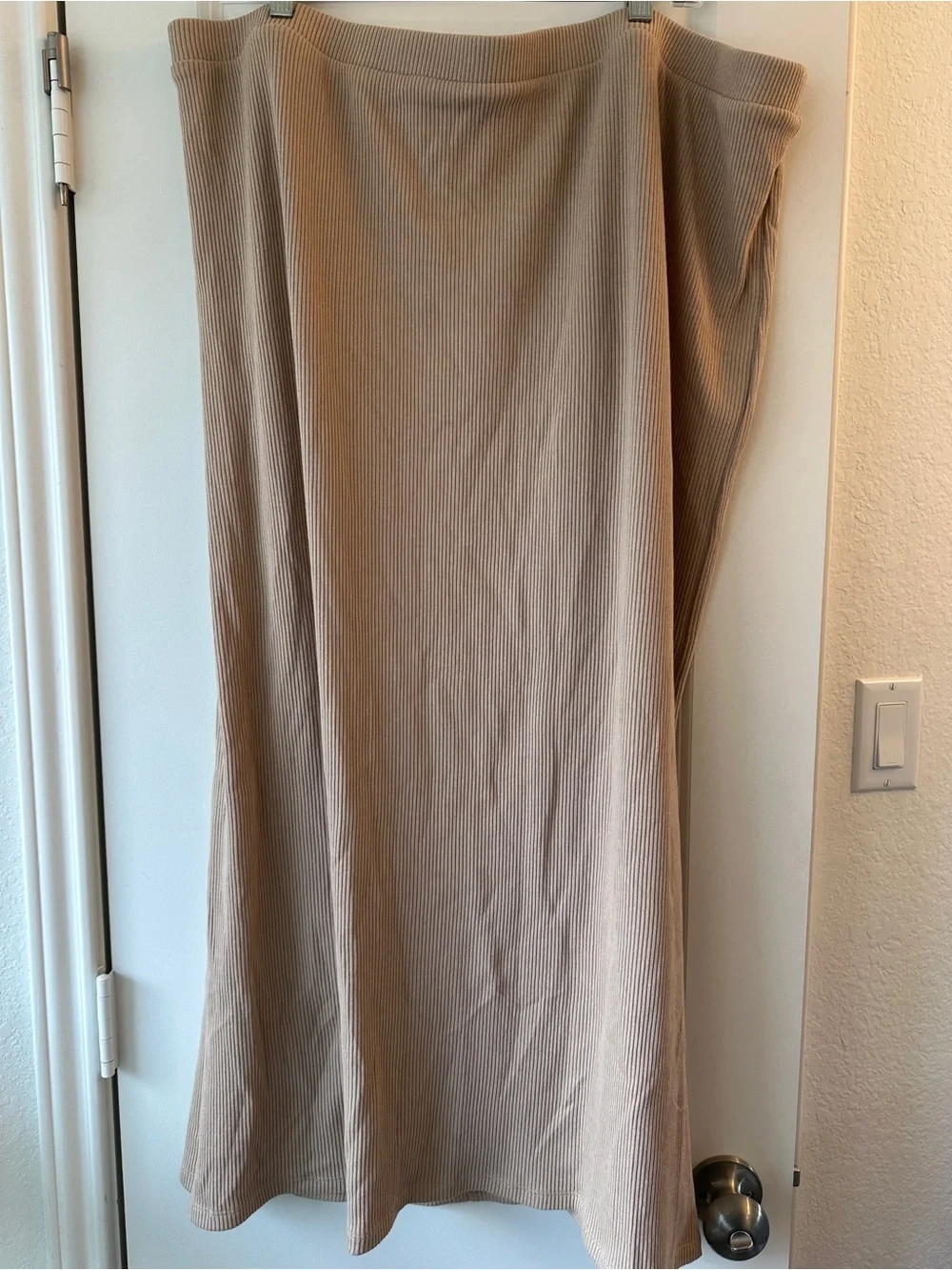 Old Navy Womens Beige Maxi Skirt Boho Chic Minimalist Neutral Summer Flowy Skirt